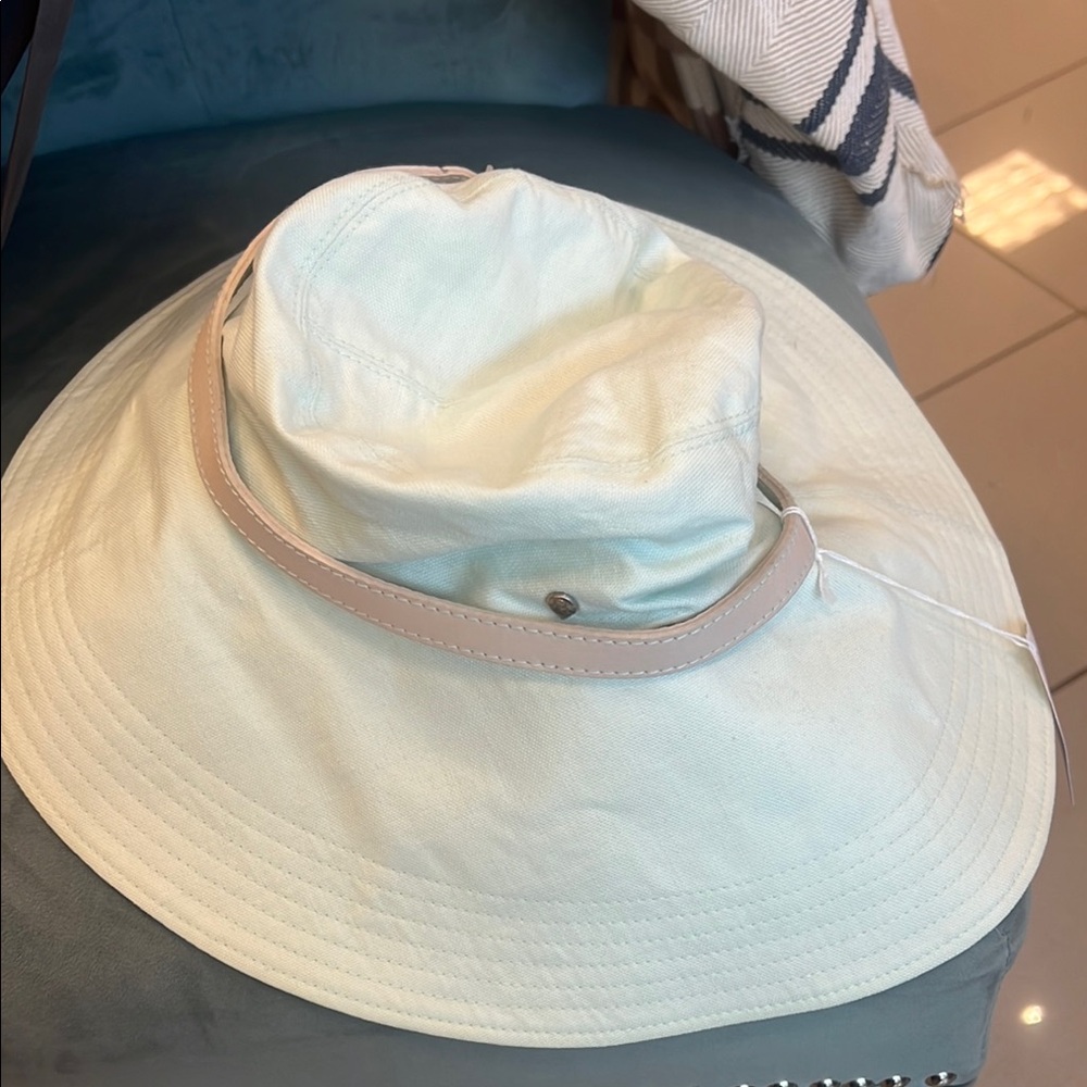 Helen kaminski hat